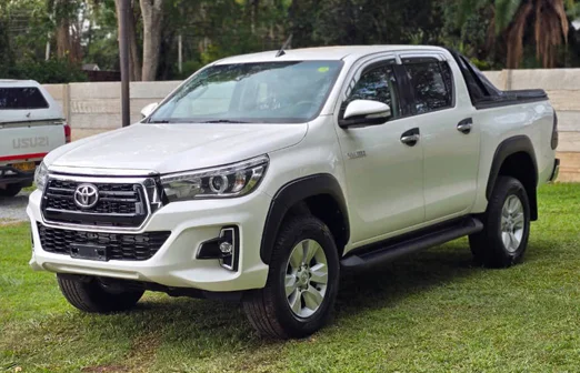 Toyota-Hilux-GD6-2016-white-2
